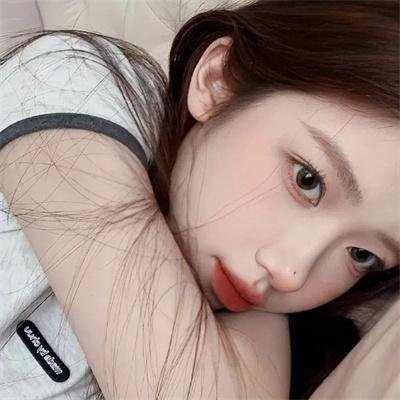 背鸭子的男孩